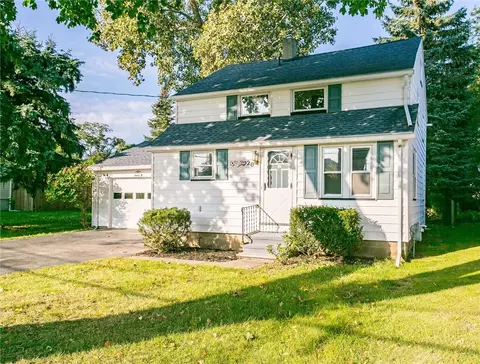 20 Rahway Rd, Gates, NY 14606
