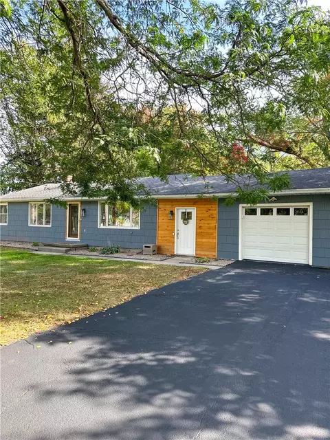 584 Holt Rd, Webster, NY 14580