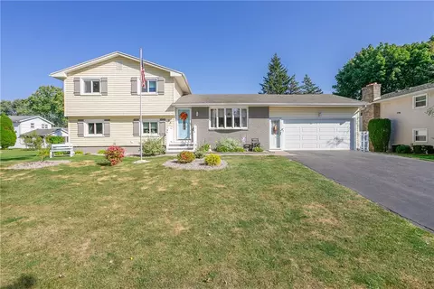 46 Sahara Dr, Gates, NY 14624