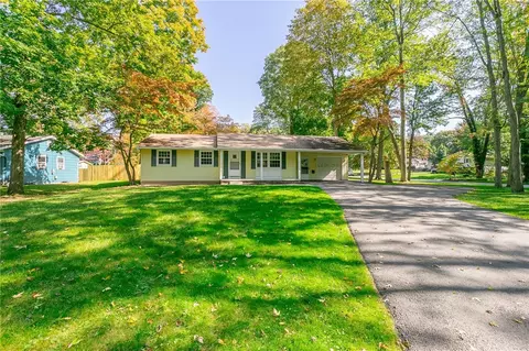 27 Bright Oaks Dr, Chili, NY 14624