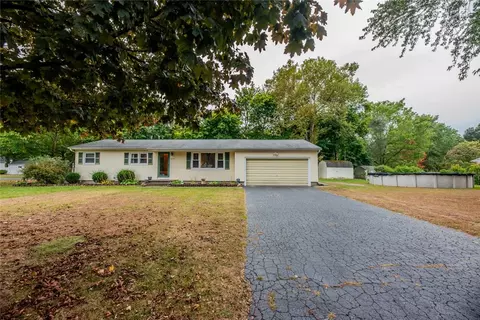255 Longview Dr, Webster, NY 14580