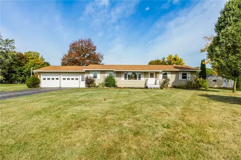 15 Parkview Dr, Bergen, NY 14416