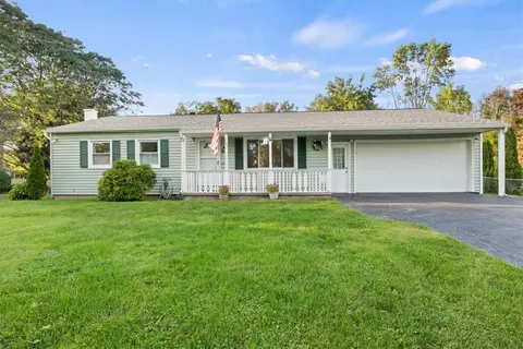 88 Cobblestone Dr, Rochester, NY 14623