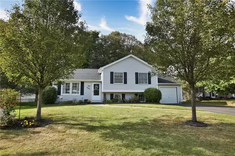 3241 Woodfield Dr, Walworth, NY 14568
