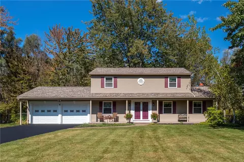 36 Putting Green Ln, Perinton, NY 14526