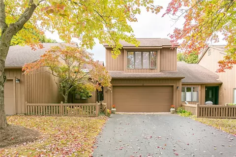 15 Sky Ridge Dr, Rochester, NY 14625