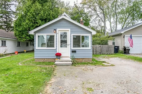 23 Madison Ter, Irondequoit, NY 14617