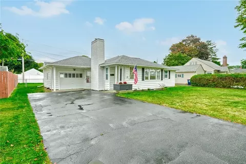 48 Newfield Dr, Greece, NY 14616