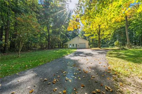 989 Mcivor Rd, Phelps, NY 14532