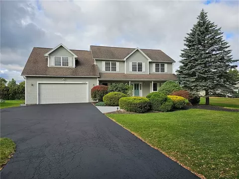 1729 Fetzner Rd, Greece, NY 14626