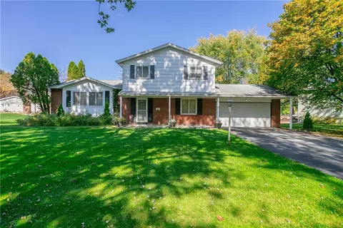 5 Sudbury Dr, Gates, NY 14624