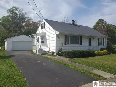 62 Chautauqua Ave, Jamestown, NY 14701