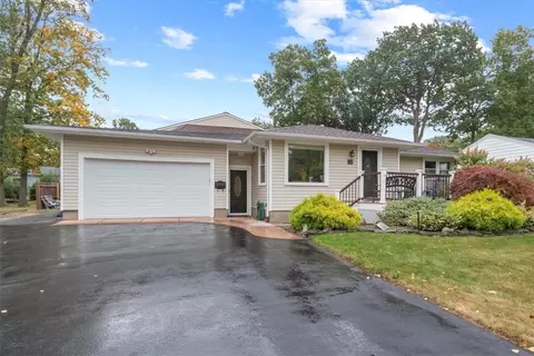 230 Woodcroft Dr, Greece, NY 14616