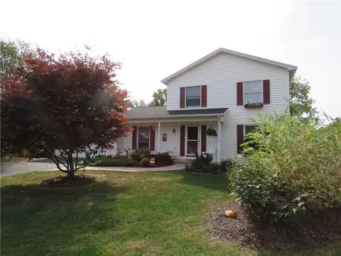 2 Parnell Dr, Riga, NY 14428