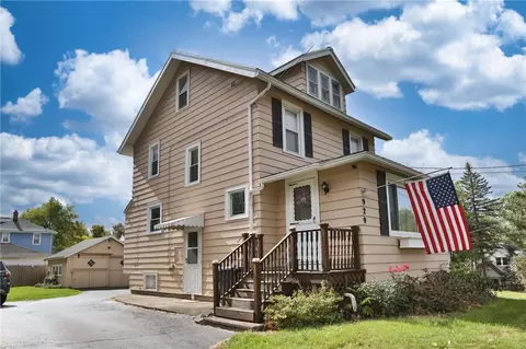 929 Whitney Rd W, Perinton, NY 14450