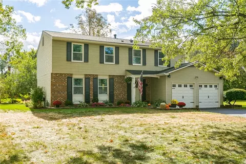 26 Peakview Dr, Henrietta, NY 14467