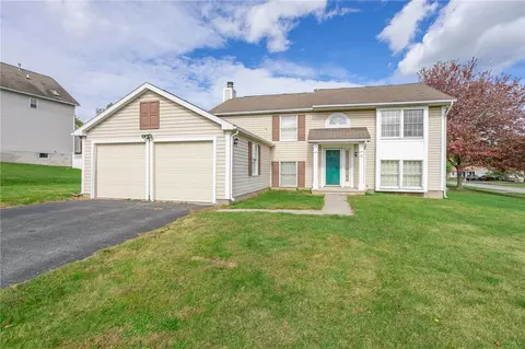 35 Cashmere Ln, Irondequoit, NY 14609