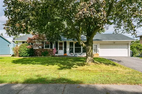 756 English Rd, Greece, NY 14616