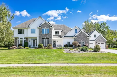 24 Hampstead Dr, Webster, NY 14580