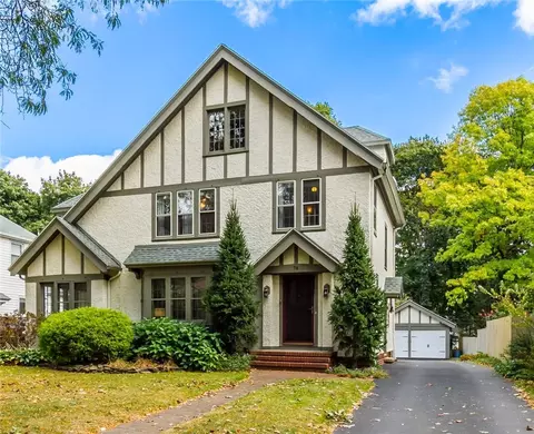 78 Mayflower Dr, Rochester, NY 14618