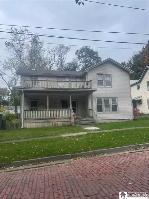 105 Stowe St, Jamestown, NY 14701