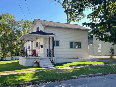 33 Grove St, Geneva, NY 14456
