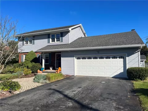 4 Crescent Dr, Brockport, NY 14420