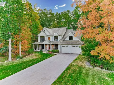 35 Legacy Cir, Penfield, NY 14526