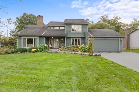 38 Random Knolls Dr, Penfield, NY 14526