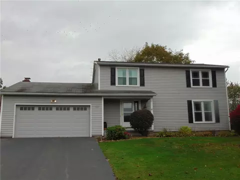 11 Olde Harbour Trl, Greece, NY 14612