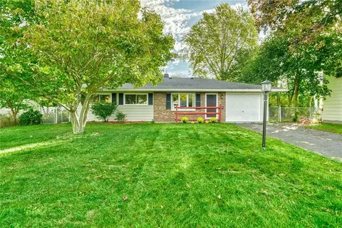 240 Ellinwood Dr, Irondequoit, NY 14622