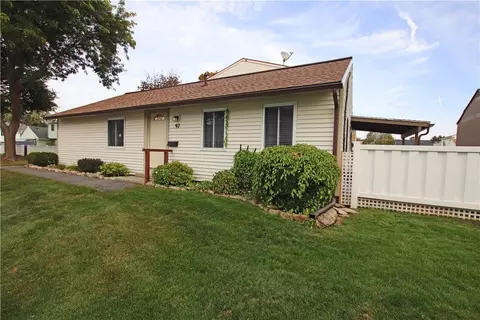 97 Windsorshire Dr, Ogden, NY 14624