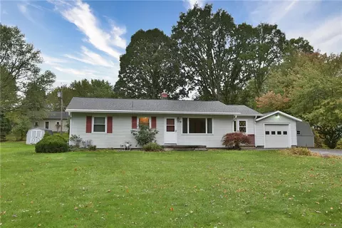 379 Hollybrook Rd, Rochester, NY 14623
