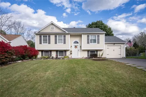 3276 Creekside Cir, Walworth, NY 14568
