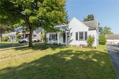 288 Spencer Rd, Irondequoit, NY 14609 photo 3