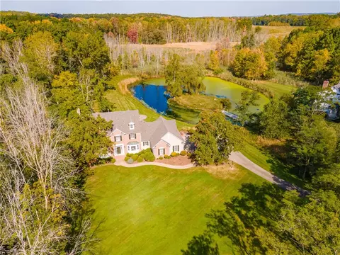 90 Smith Rd, Pittsford, NY 14534