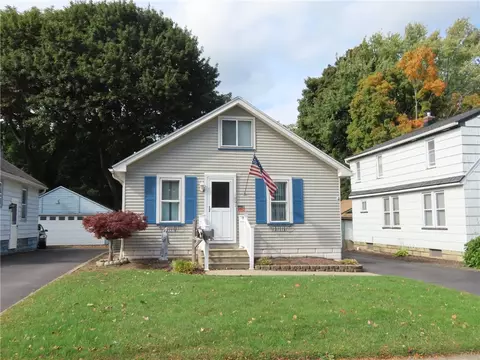 1001 Bennington Dr, Greece, NY 14616