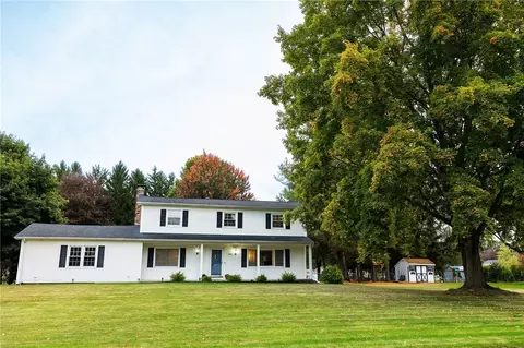 151 Longsworth Dr, Rochester, NY 14625