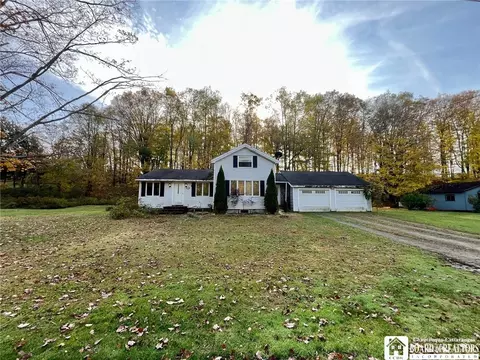 57 Jamestown St, Sinclairville, NY 14782