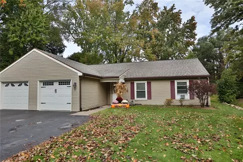 3 Brandywine Ln, Perinton, NY 14450