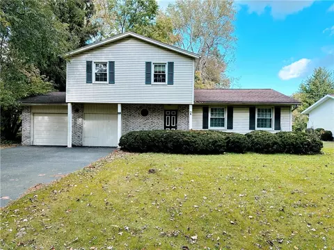 6 Elmford Rd, Gates, NY 14606