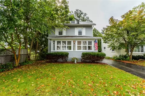 135 Catalpa Rd, Irondequoit, NY 14617