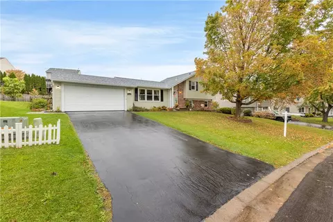 5332 Sunflower Dr, Canandaigua, NY 14424