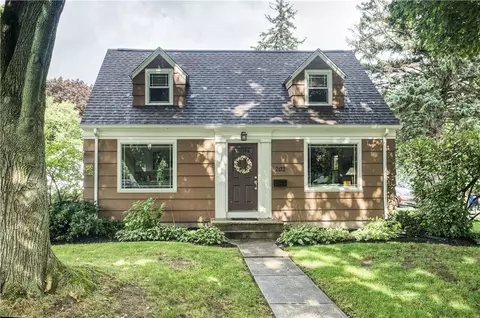 202 Somershire Dr, Irondequoit, NY 14617