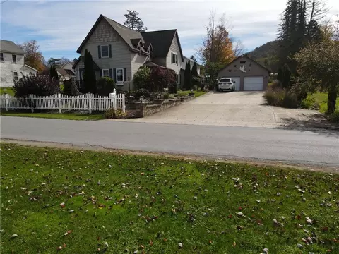 33 E Willow St, Smethport, PA 16749