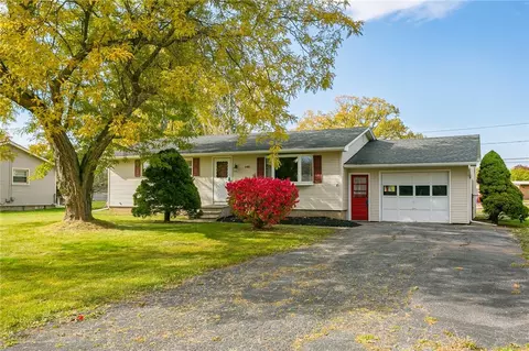 141 Vollmer Pkwy, Rochester, NY 14623