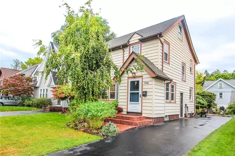 104 Delray Rd, Rochester, NY 14610