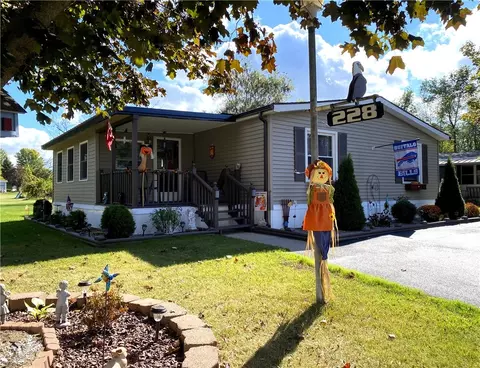 228 Sunset Dr, Holley, NY 14470