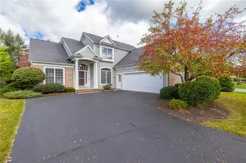 27 Settlers Grn, Pittsford, NY 14534