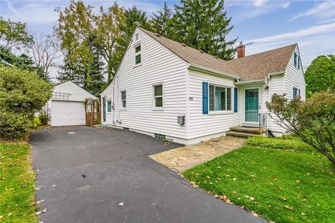 400 Pattonwood Dr, Irondequoit, NY 14617